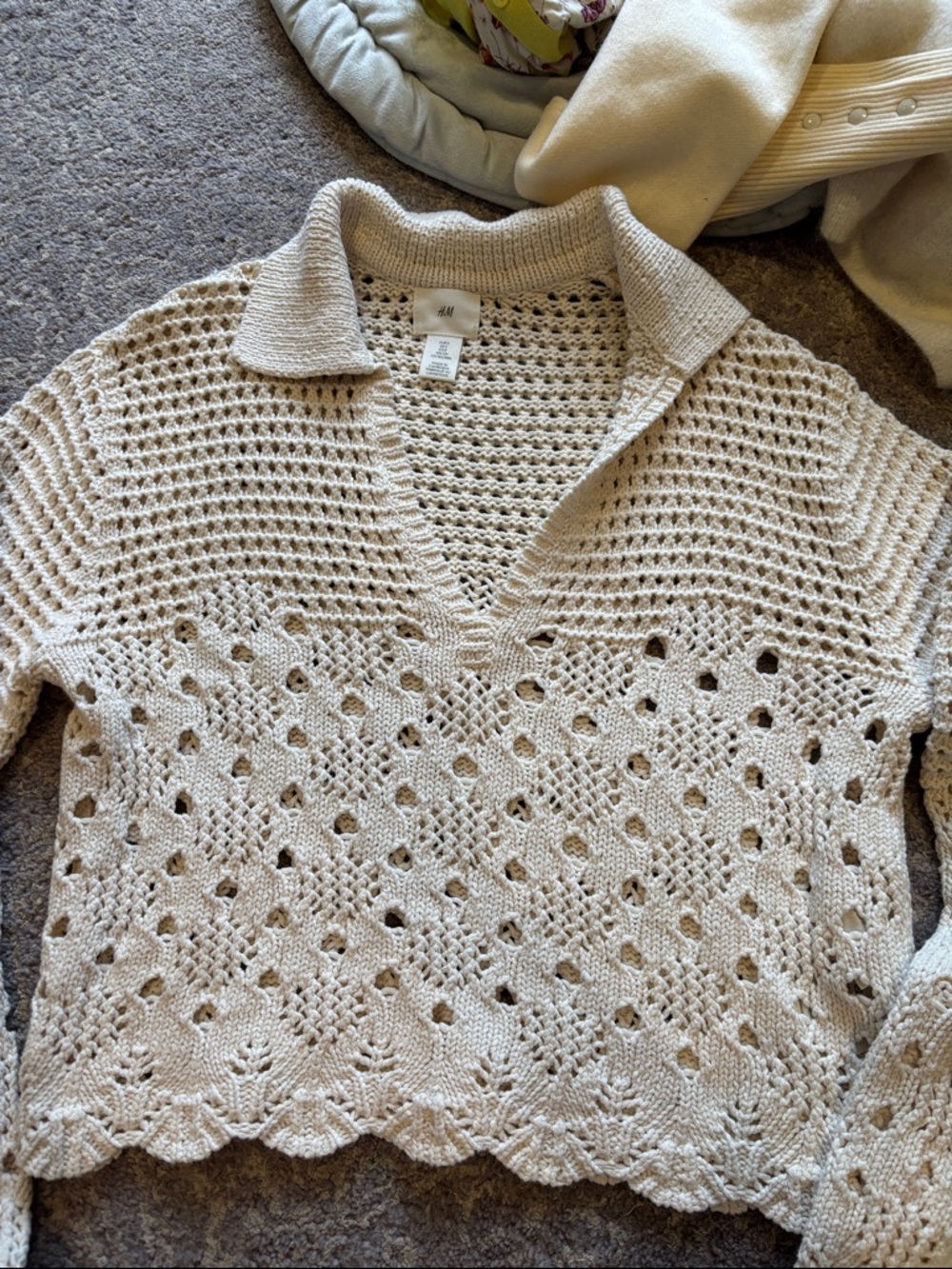 H&M Cream Open-Knit V-Neck Collar Sweater - Picture 3 of 5